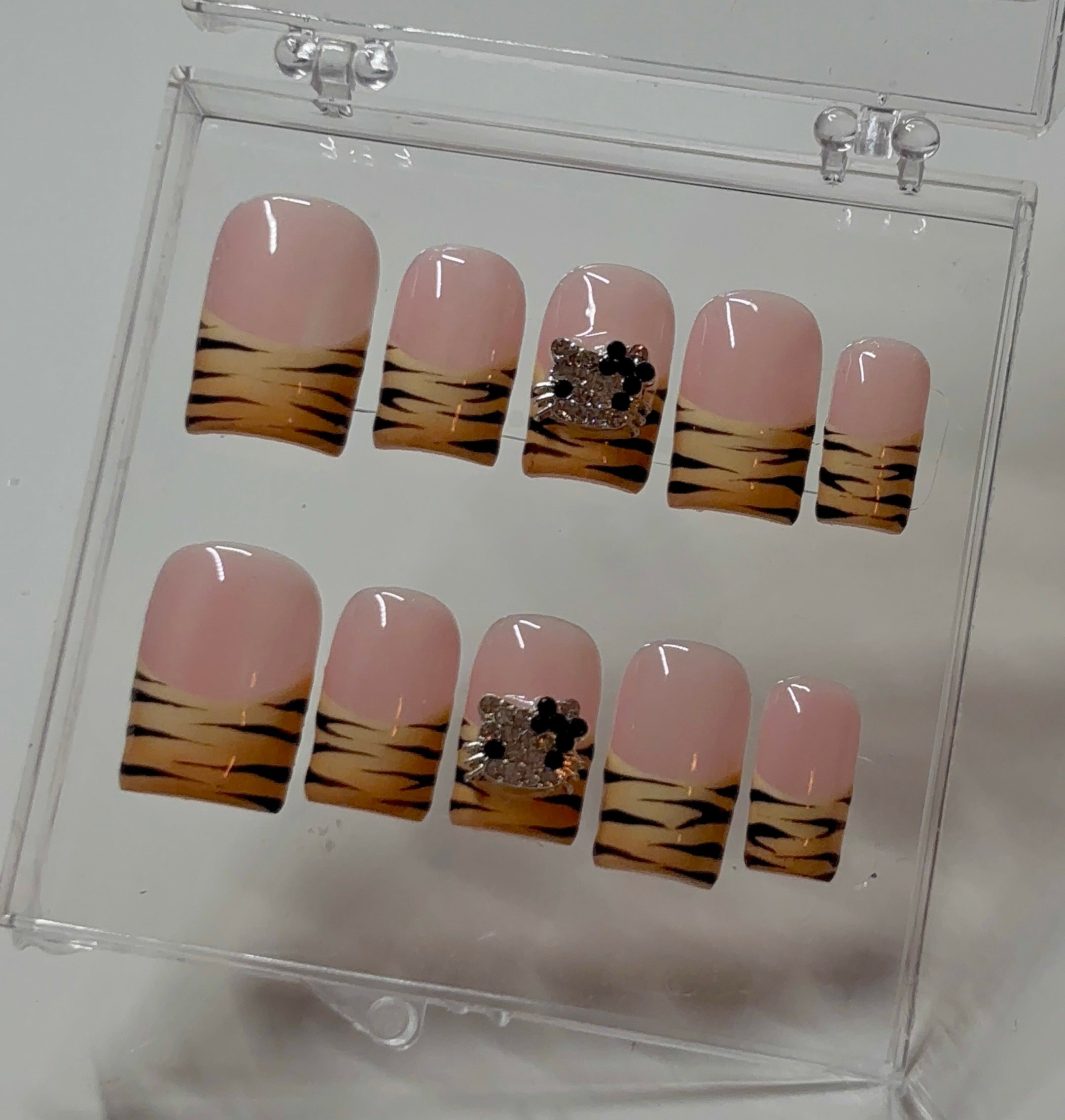 Hello kitty x tiger print
